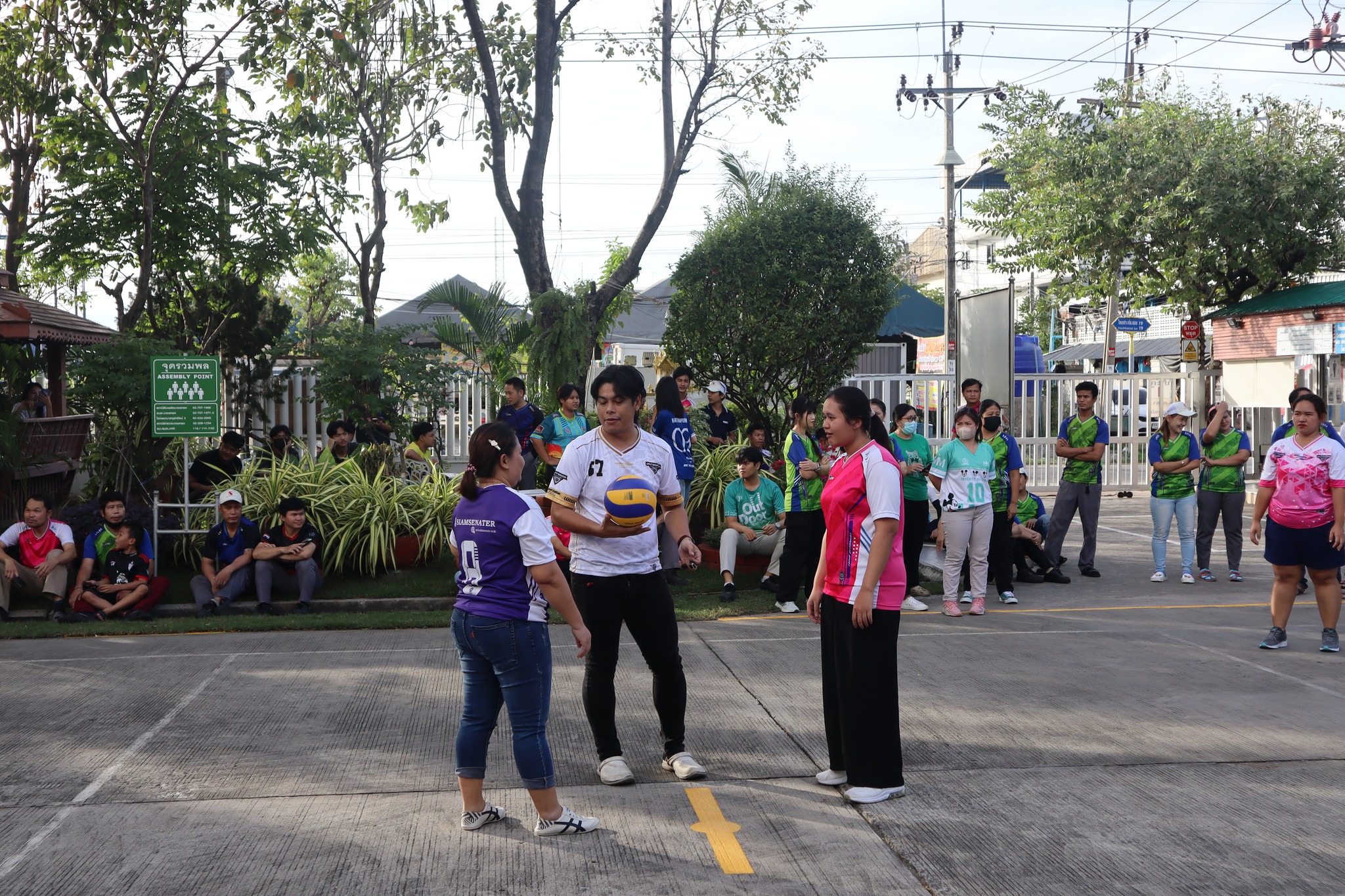 บริษัทสยามซีเนเตอร์ จำกัด ได้มีการจัดกิจกรรมแข่งขันกีฬาสีภายในบริษัทฯ เป็นการแข่งขันกีฬาประเภทแชร์บอล ประเภทหญิง