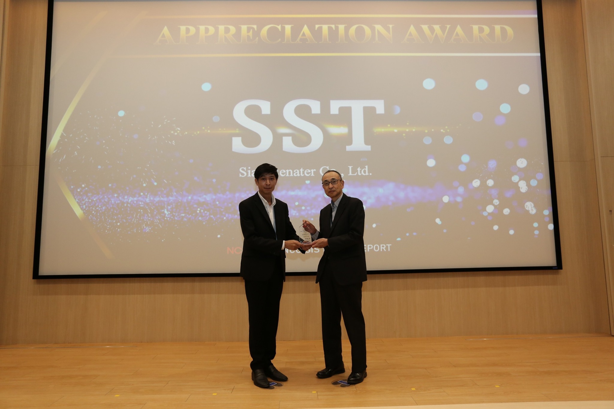 บริษัทสยามซีเนเตอร์ จำกัด นำโดยคุณภาคภูมิ ออตัญติกุล และทีมงาน ได้เข้าไปนำเสนอผลการดำเนินการ SIS Project ที่ Training Village NHK บ้านโพธิ์